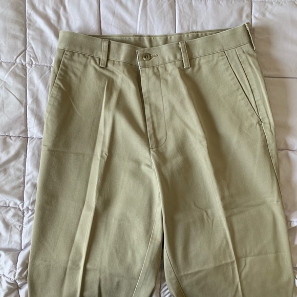 Dockers Khaki Pants NEW WITHOUT TAGS - Picture 2 of 4